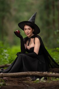 ถ่ายรูปแม่มด ป่าสนชลบุรี