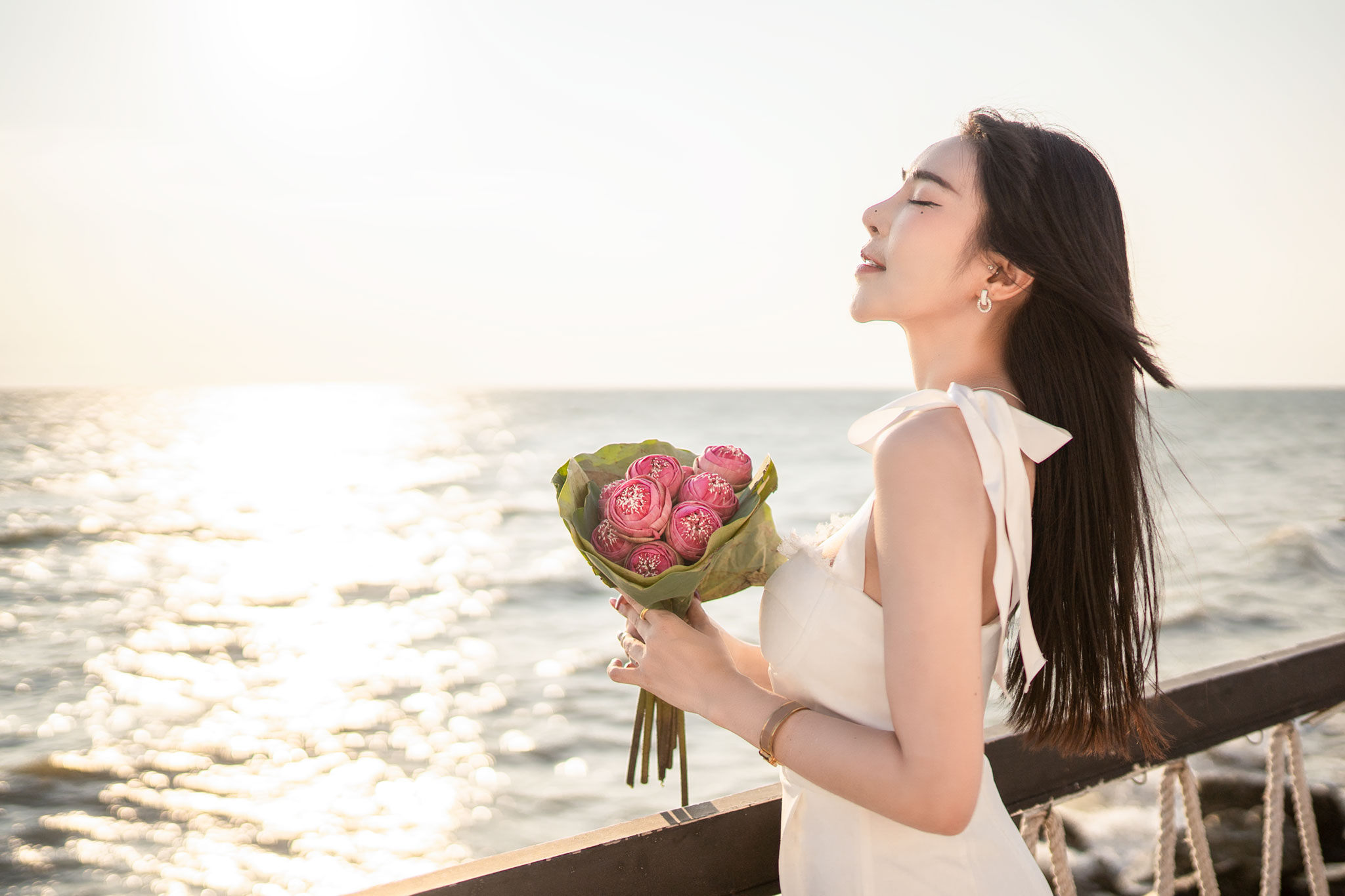 ถ่ายรูปดอกบัว บางแสน ชลบุรี